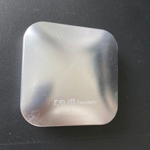 REM beauty Miss Mars highlighter topper